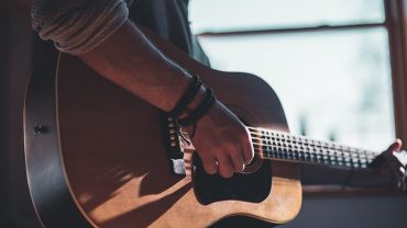 benefits of taking guitar lessons