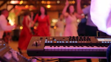 hire live band at special event