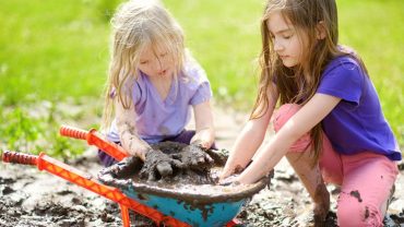 kids play in mud